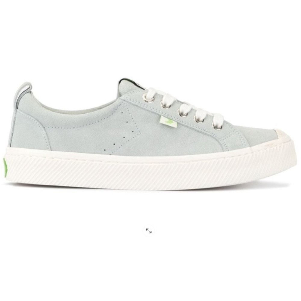 Cariuma OCA Low Ash Blue Suede Sneaker SIZE : WOMEN / 7 - MEN / 5.5